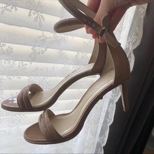 kenneth cole nude patent leather kitten heels